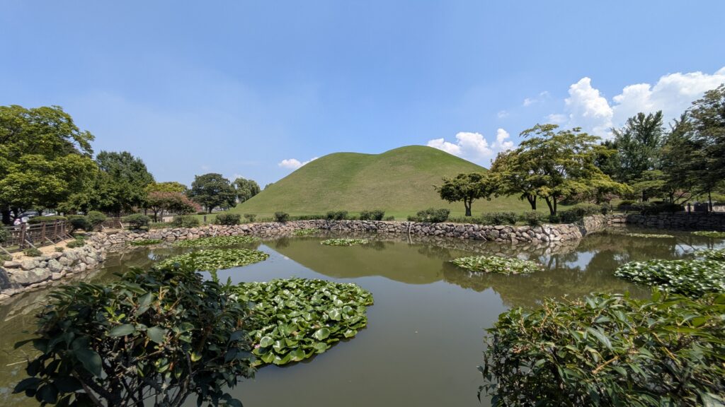 view of daewoongwonneung pond