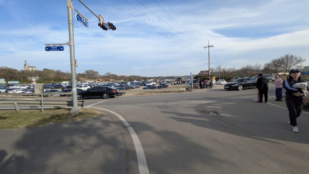 Parking lot in front of bone suspension in Myeoncheon Stream, Dangjin