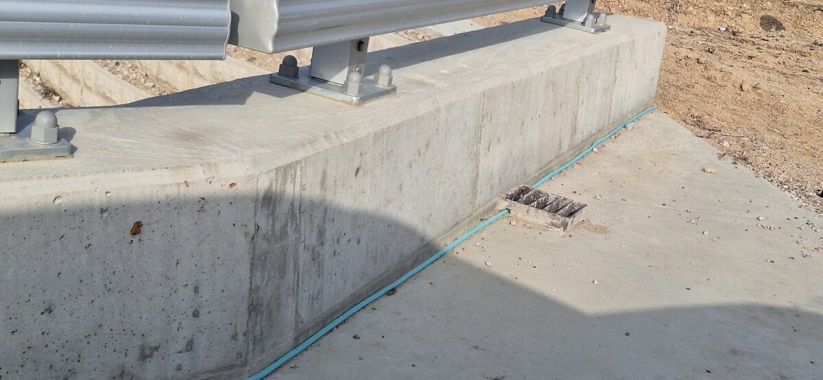 물빼기 유공관이 집수구와 연결됨